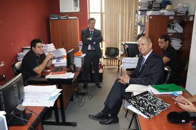 Mario Ferreiro declara y presenta documentos en Fiscalía