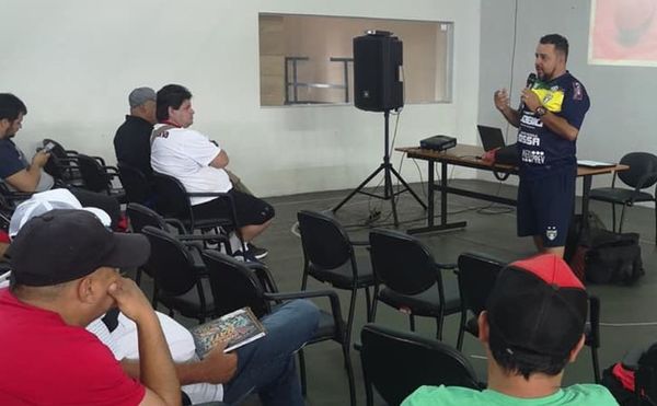 Finaliza curso de entrenadores - Deportes - ABC Color