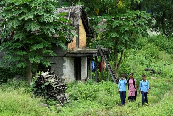 El fenómeno de los adolescentes que se escapan para casarse por amor en Nepal - Mundo - ABC Color