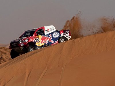 Al Attiyah se resigna a pelear por ser segundo en el Dakar