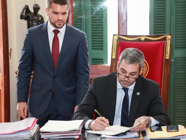 Ejecutivo firmó decreto que reglamenta PGN 2020