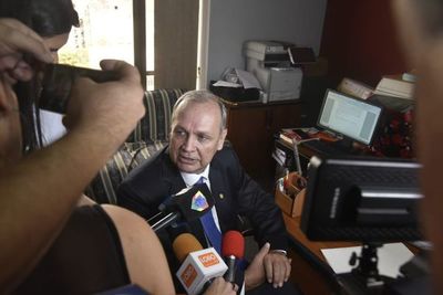 Fiscala definirá “en la brevedad posible” si imputa a Ferreiro - Nacionales - ABC Color