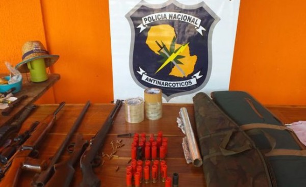 Incautan armas y municiones durante allanamiento