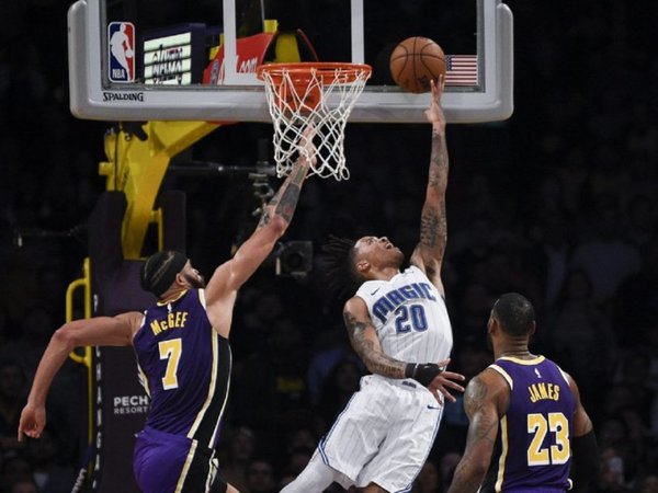 Fultz se levanta y con magia derrumba a los temibles Lakers