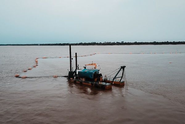 Dragado en pasos críticos del Río Paraná en marcha