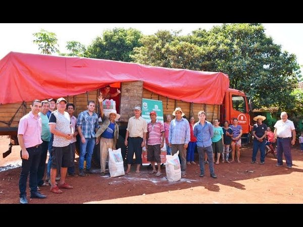 ENTREGAN CORRECTIVOS AGRÍCOLAS EN ENCARNACIÓN