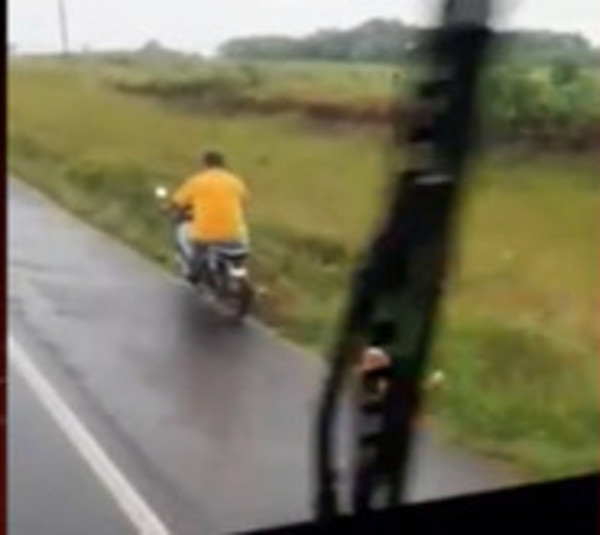 Motociclista arrastra a un perro en ruta de Misiones  - Paraguay.com