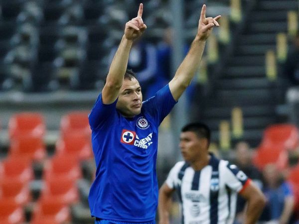 Aguilar recuerda que Cruz Azul no envidia a otros equipos - Fútbol - ABC Color