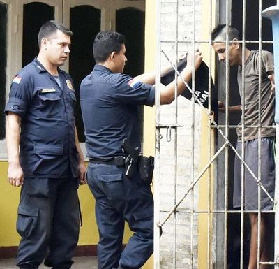 “Hombre araña” cae en Bº Republicano - Judiciales y Policiales - ABC Color