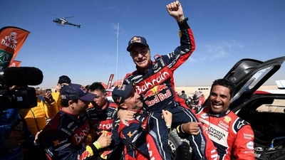 HOY / Carlos Sainz gana su tercer Rally Dakar