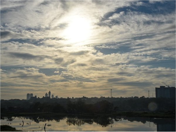 Clima caluroso y con posibles lluvias para este viernes