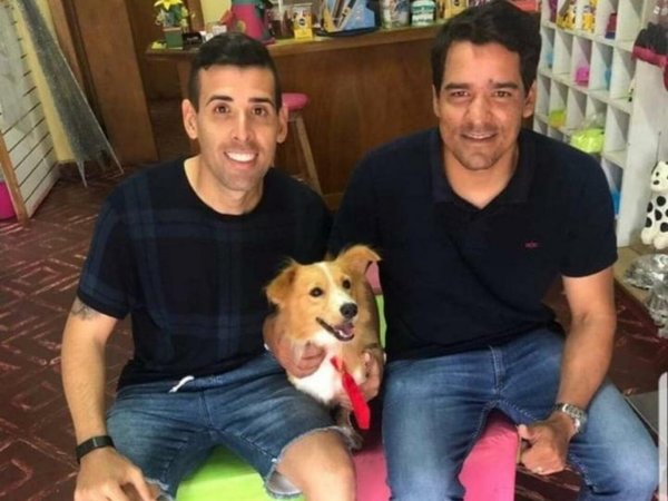 Tratan de figureti a Edgar Camarasa por sacarse fotos con perro rescatado