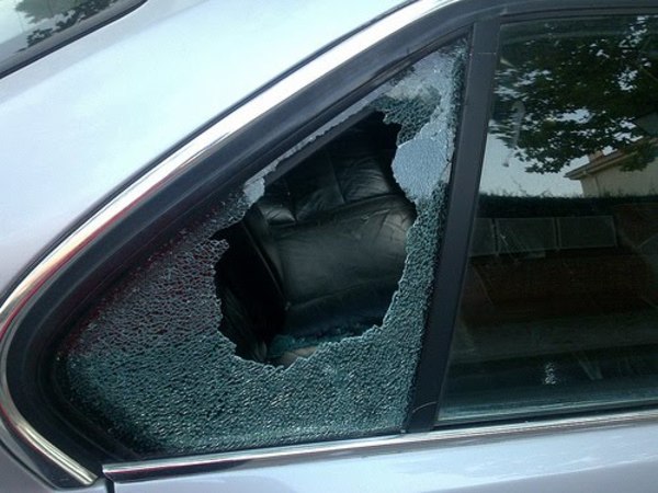 Tortoleros roban objetos de un vehículo en Santa Rita