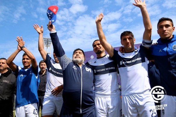 Maradona asegura el fichaje de otro paraguayo
