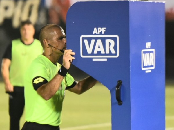 El VAR hace su entrada al fútbol paraguayo