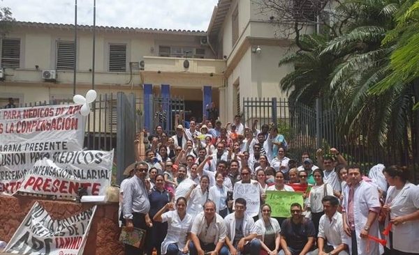 HOY / Gremio médico sin vacaciones: exigen contratación permanente de profesionales y atención a viejos reclamos