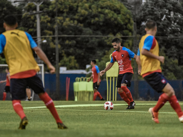 Arce convoca a 19 futbolistas para el estreno del Ciclón