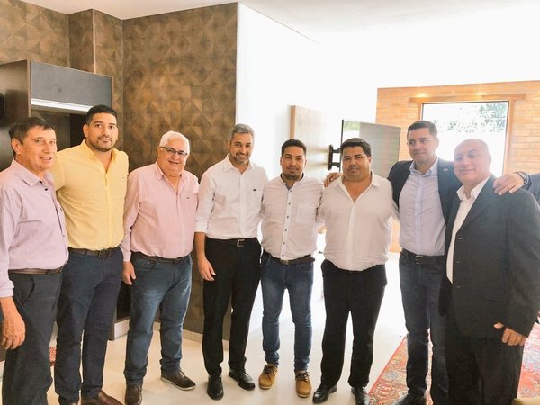 Abdo y Alliana con referentes de HC y Añeteté: acuerdan candidato para las municipales en Pilar y apuntan a otras - ADN Paraguayo
