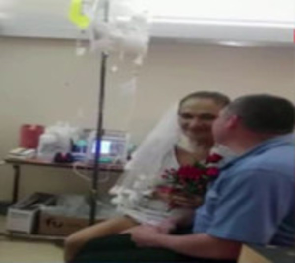 Emotiva boda en el Hospital Nacional de Itauguá - Paraguay.com
