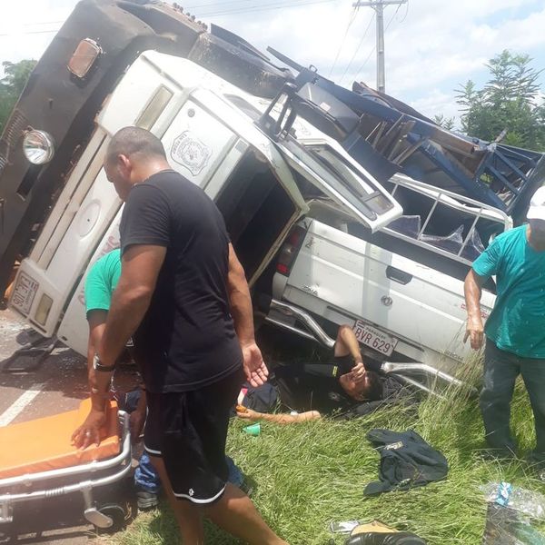 Accidente con camión de la Montada en la ruta Nueva Colombia -San Ber - Nacionales - ABC Color