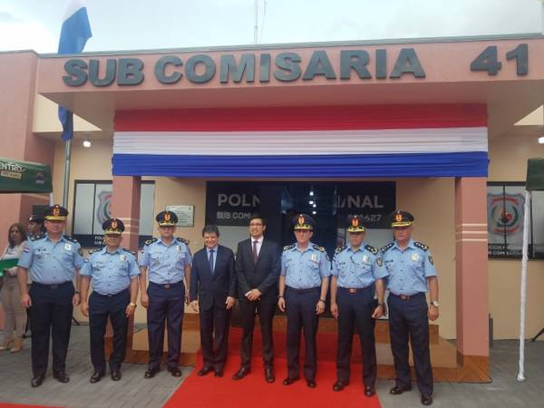 Inauguran mejoras en subcomisaría de Santa Rita y entregan nueva patrullera