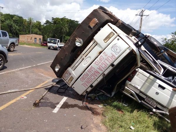 Accidente deja dos policías de la Montada heridos y dos caballos muertos