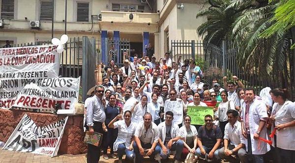 Médicos sin vacaciones: Sindicato reclama que no se respeten sus derechos por falta de organización