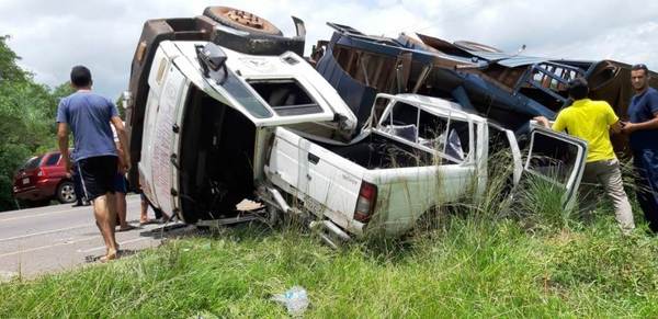 Camión de la Policía se quedó sin frenos y produjo grave accidente •