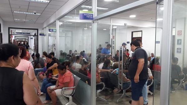 Argumentan falta de personal en Clínica Ingavi de IPS ante servicio colapsado - Nacionales - ABC Color