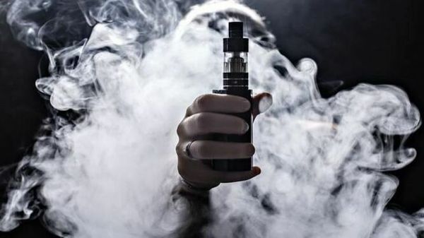 Filipinas: Prohiben el vapeo y policías arrestarán a quienes lo hagan en público