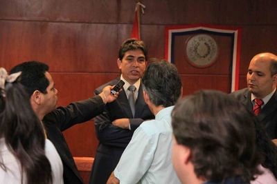 Condena a excontralor: “Su trabajo no era recorrer los pasillos a verificar asistencias”, dice la defensa