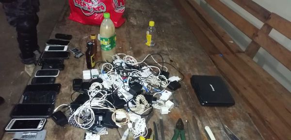 Incautan drogas, armas blancas y celulares de penal de Villarrica