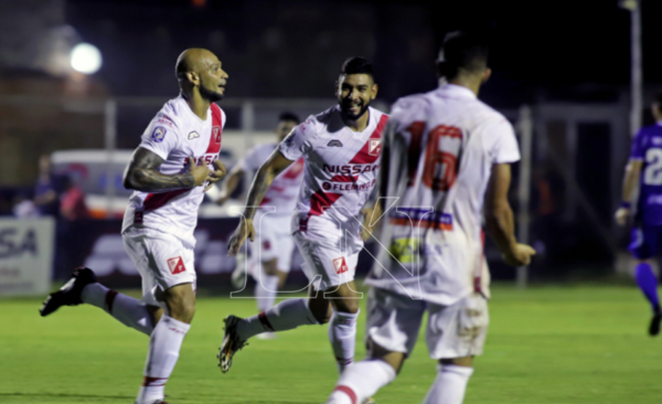 HOY / River comienza el año propinando tres bofetazos a Sol de América