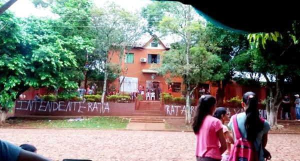 Jóvenes abandonaron sede comunal de Mayor Otaño, con intermediación de Fiscalía - Nacionales - ABC Color