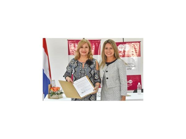 Luz María Bobadilla asumió ayer la dirección del IMA