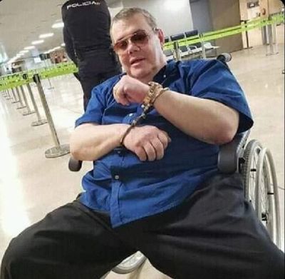 Exgobernador es detenido y esposado en España - Judiciales y Policiales - ABC Color