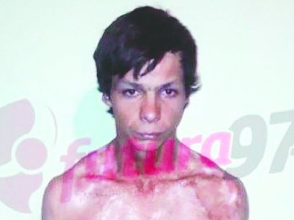 Por foto con un amigo, raptó y garroteó a su novia de 15
