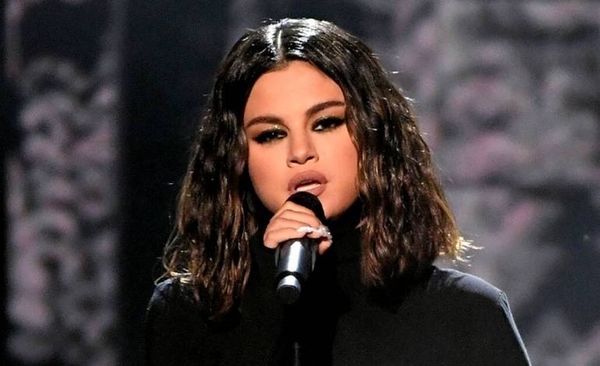 HOY / Selena Gómez se libera de todo en su nuevo disco "Rare"