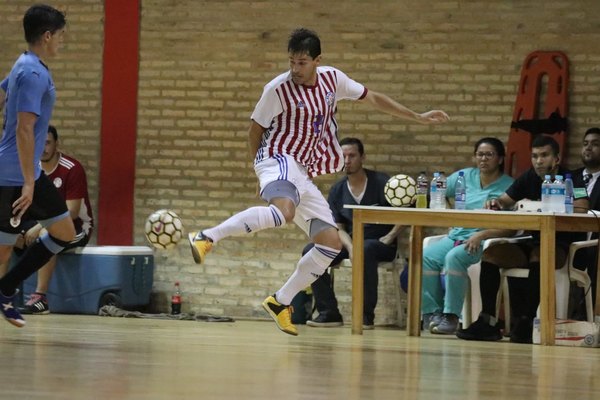 'Yiyi' Ayala dio cátedra en Futsal y marcó un golazo con la Albirroja