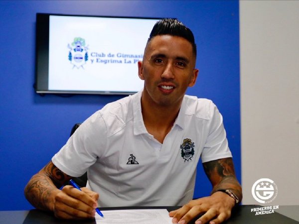 Lucas Barrios fue presentado en Gimnasia de Maradona