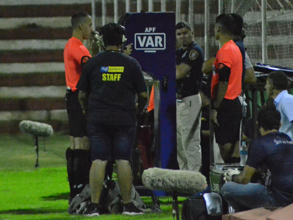 El VAR anula primer gol en la historia del fútbol paraguayo