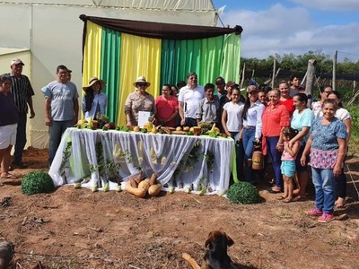 Pequeños productores de Cordillera reciben apoyo a través de la EBY