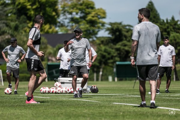 Los elegidos de Ramón Díaz para el debut de Libertad