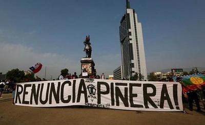 Miles de personas marchan de negro y en silencio contra "represión" en Chile » Ñanduti