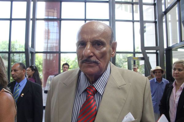 Despedirán hoy al maestro Óscar Faella