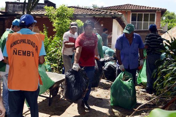 Allanaron varias  viviendas en un barrio de Ñemby - Locales - ABC Color