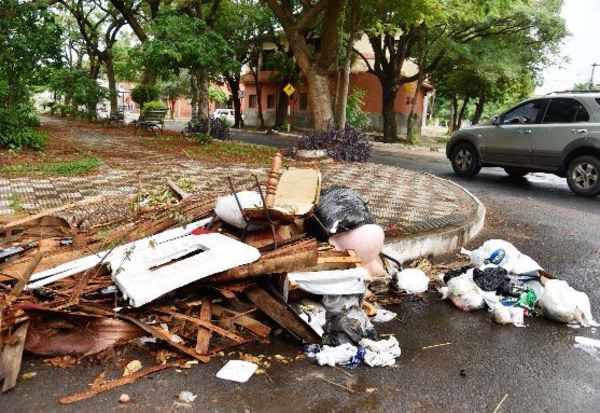 Quemar la basura o dengue - Lectores Opinan - ABC Color