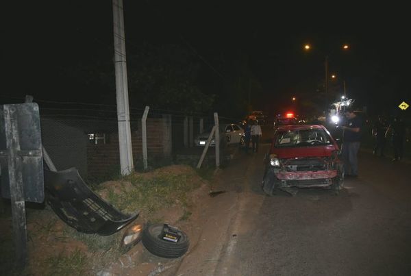 Perdió el control y chocó contra un árbol - Nacionales - ABC Color