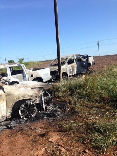 Hallan tres vehículos quemados en el lado brasileño - Nacionales - ABC Color