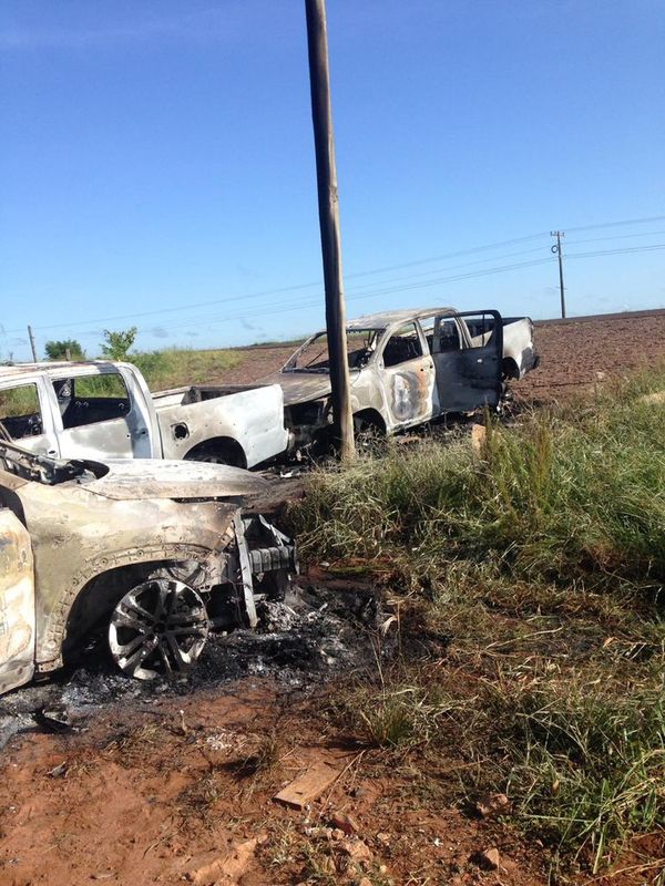Hallan tres vehículos quemados en el lado brasileño - Nacionales - ABC Color